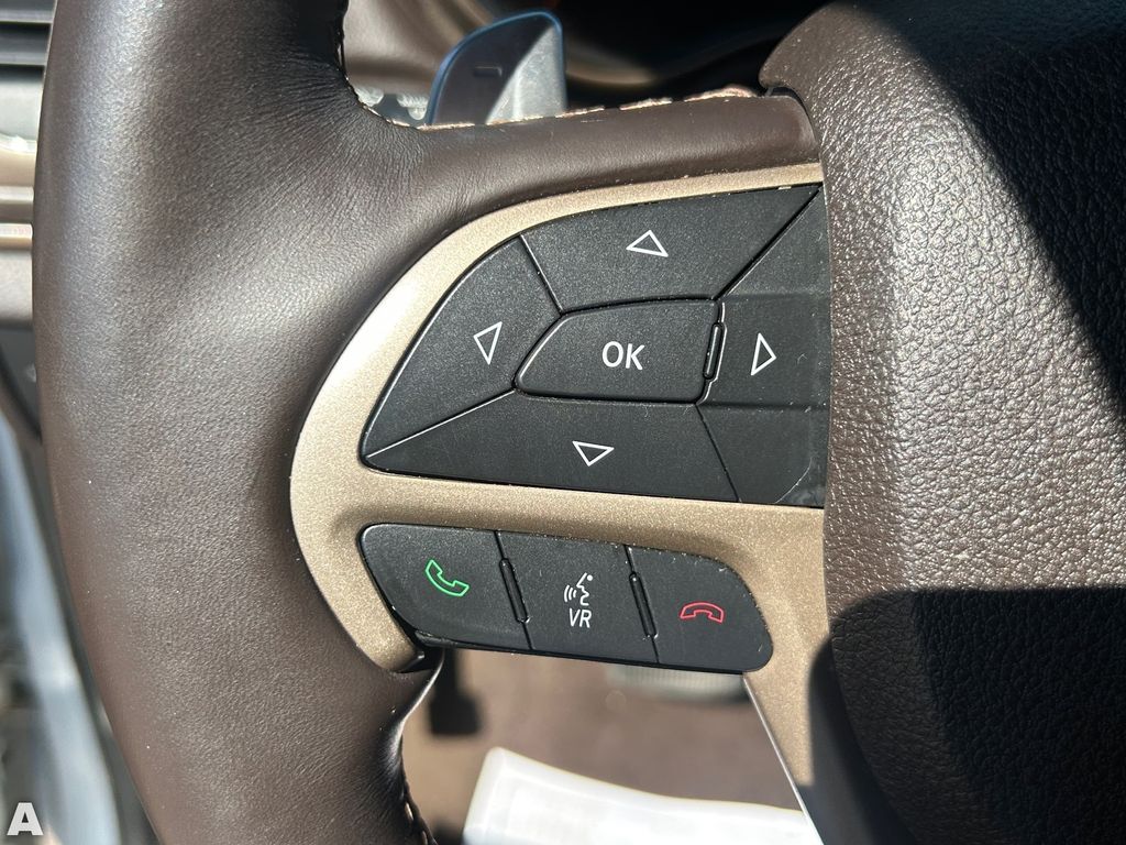 Used 2016 Ivory 3-Coat Jeep Summit image 28