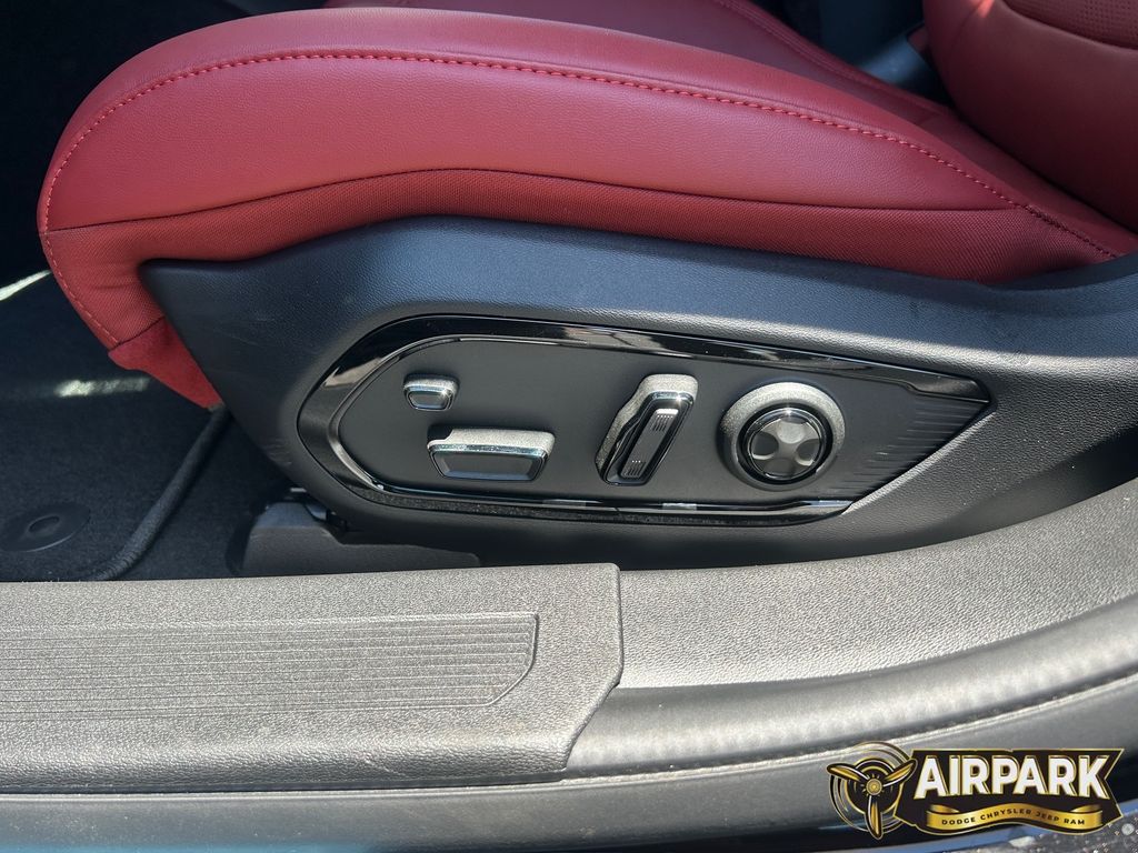 New 2026 Diamond Black Crystal Pearlcoat Dodge Scat Pack image 19