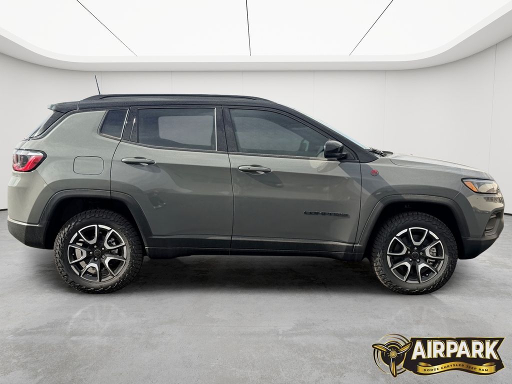 New 2026 Sting-Gray Jeep Trailhawk image 3