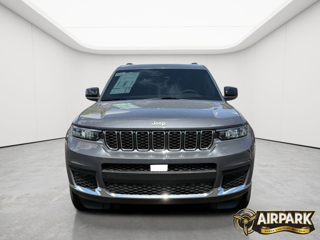 New 2025 Baltic Gray Jeep Laredo image 4
