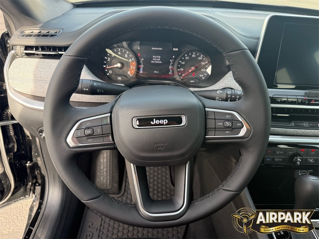 New 2026 Diamond Black Crystal Pearlcoat Jeep Latitude image 15