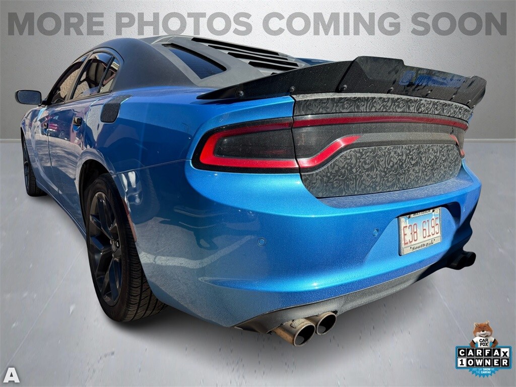 2019 Dodge Charger SXT photo 2