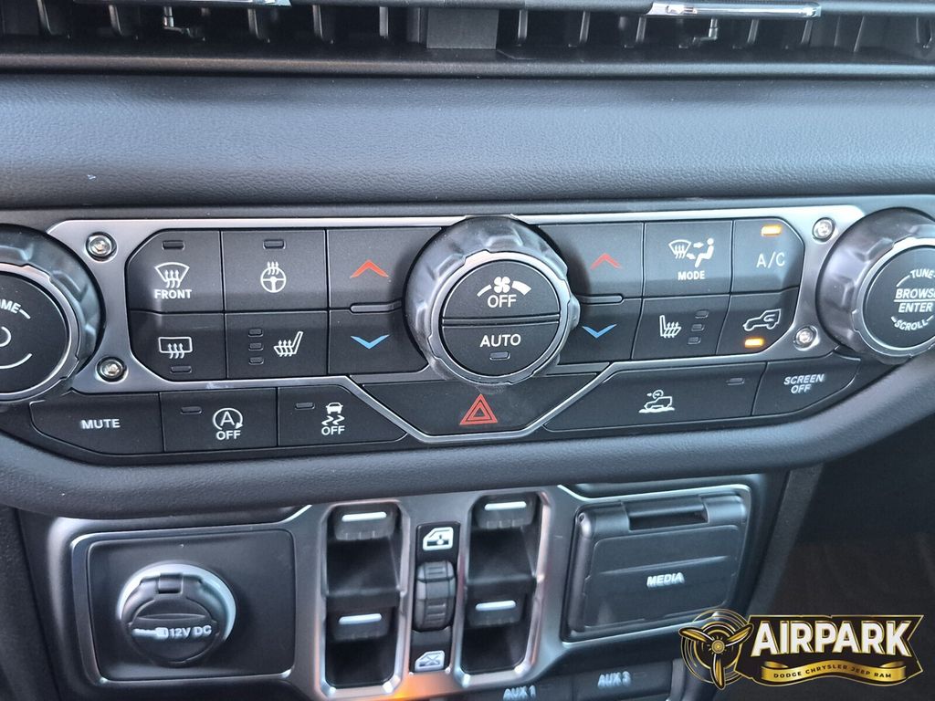 New 2026 Reign Jeep Rubicon image 27