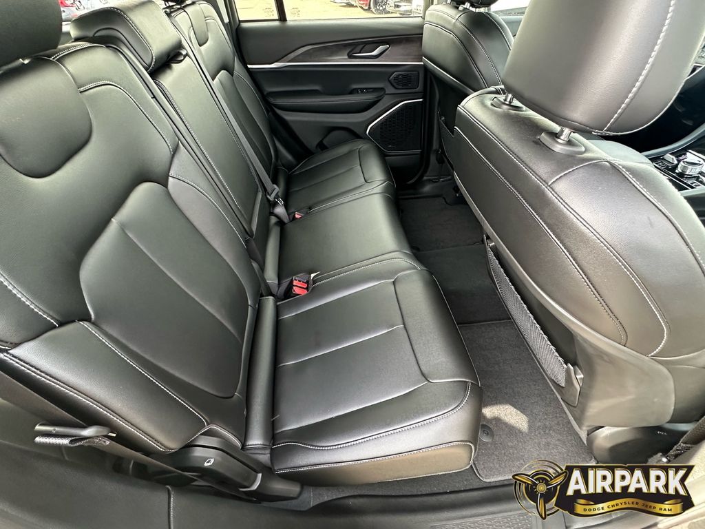 New 2023 Rocky Mountain Pearlcoat Jeep Base image 13