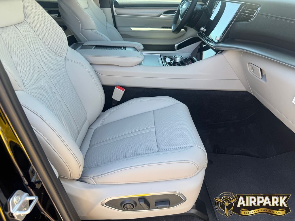 New 2026 High Gloss Black Jeep Base image 11