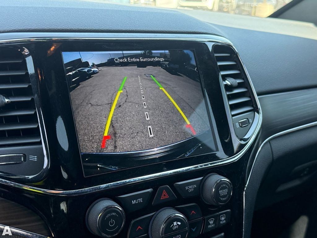 Used 2020 Diamond Black Crystal Pearlcoat Jeep Limited image 21