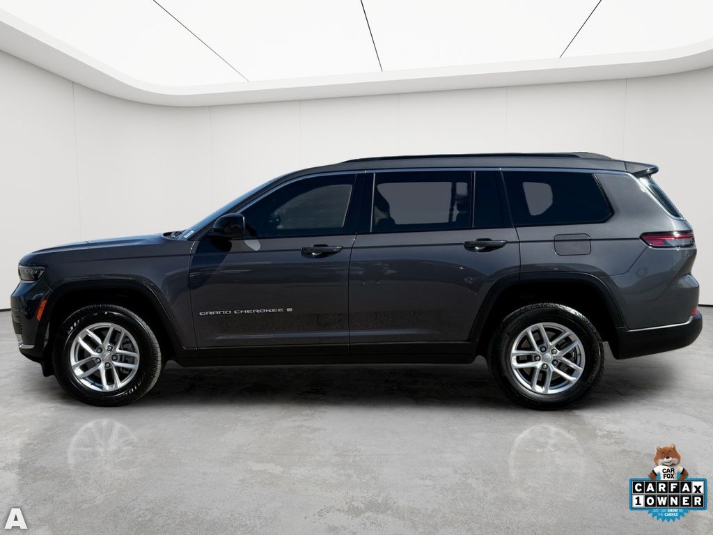 Used 2025 Baltic Gray Metallic Clearcoat Jeep Laredo image 3