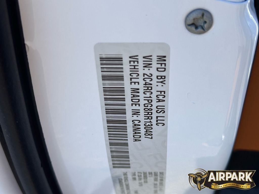 New 2024 Bright White Chrysler Pinnacle image 22