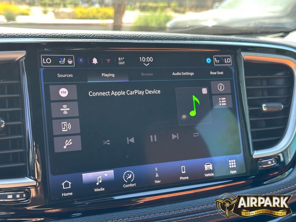 New 2024 Bright White Chrysler Pinnacle image 19