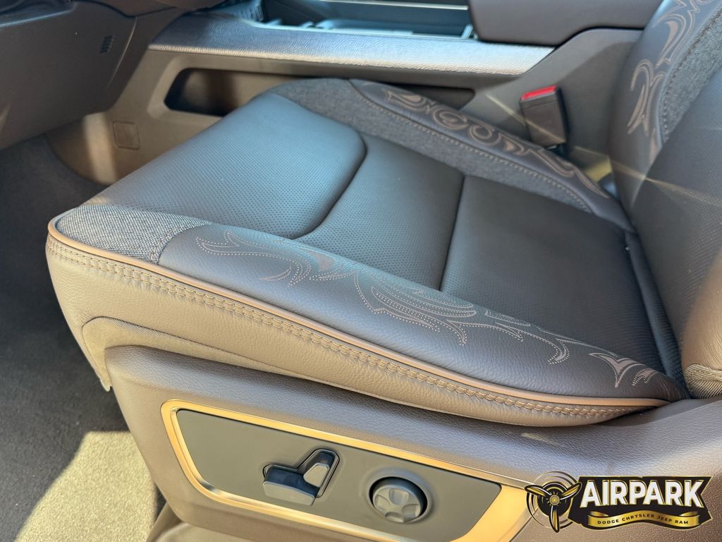 New 2026 Diamond Black Crystal Pearlcoat Ram Limited image 15