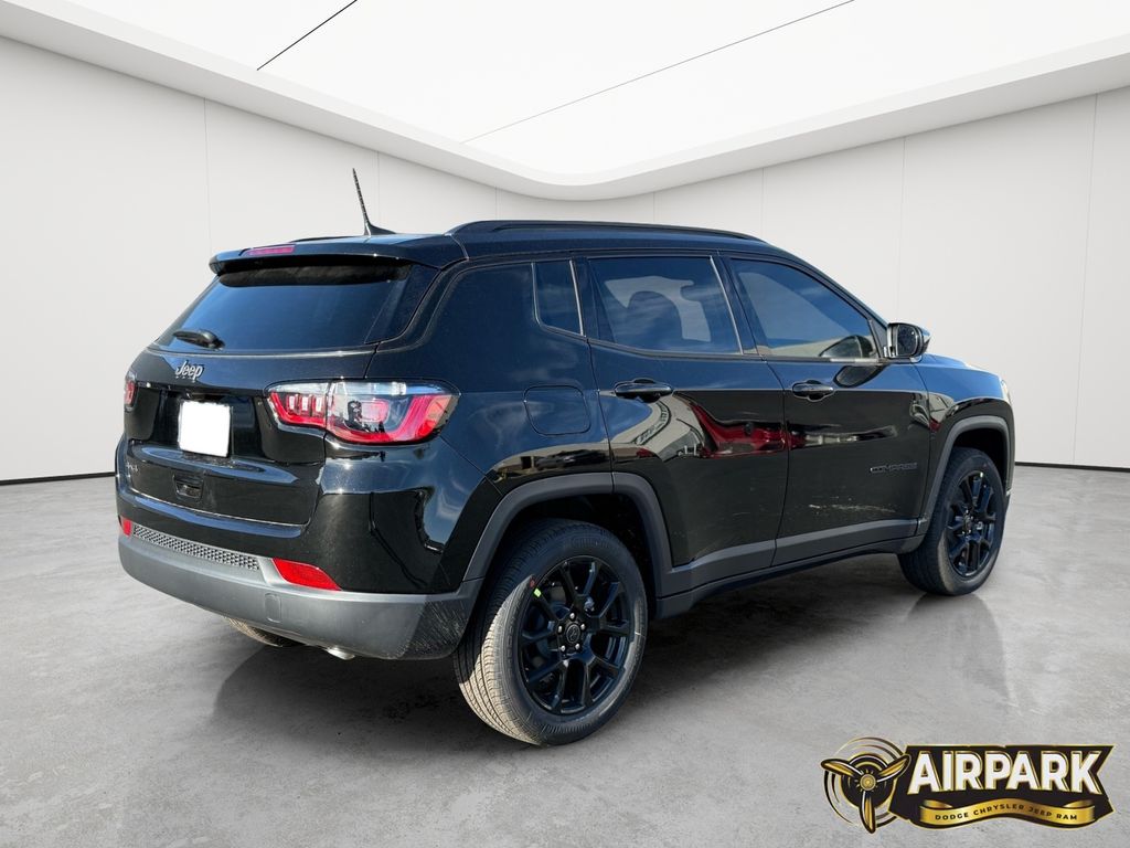 New 2026 Diamond Black Crystal Pearlcoat Jeep Latitude image 7