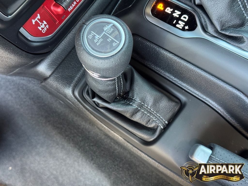 New 2026 Black Jeep Mojave image 27