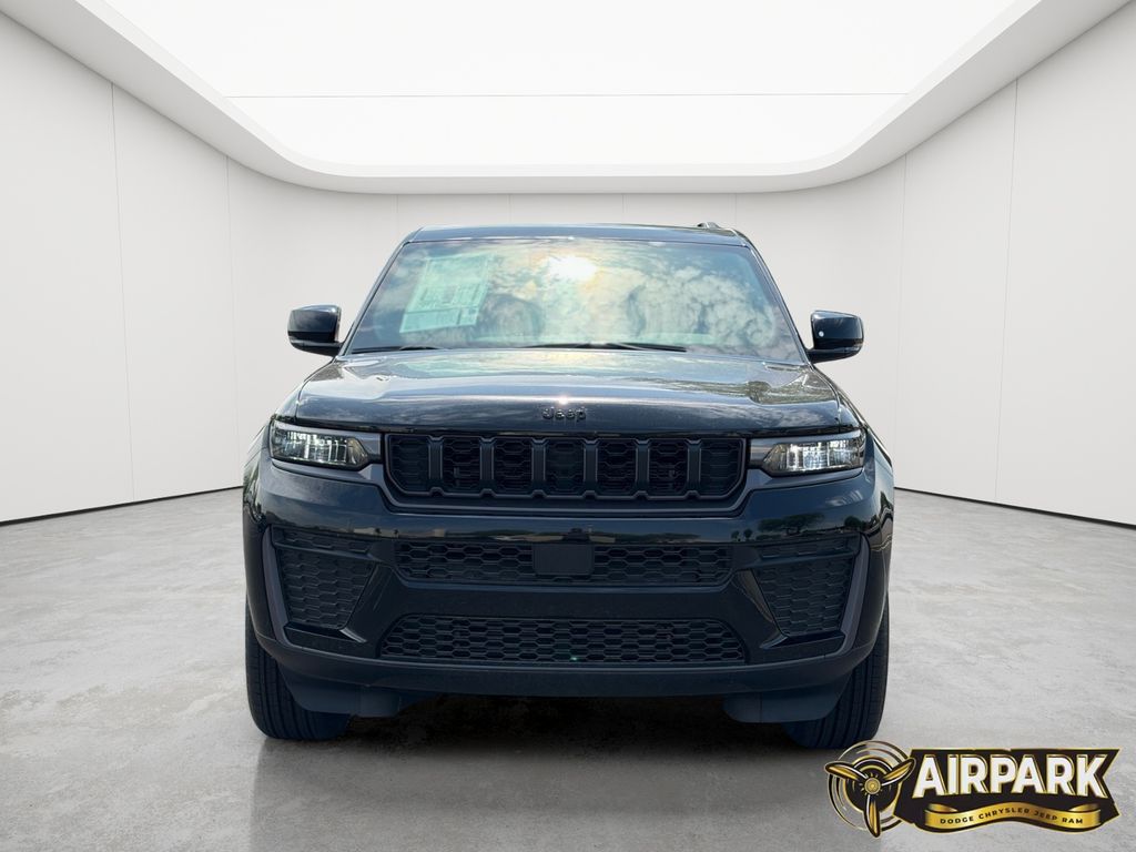 New 2026 Diamond Black Crystal Pearlcoat Jeep Laredo image 5