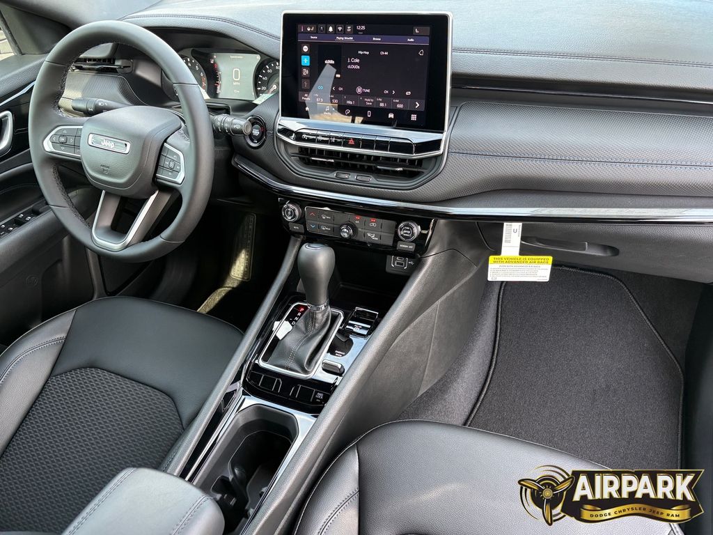 New 2026 Diamond Black Crystal Pearlcoat Jeep Latitude image 11