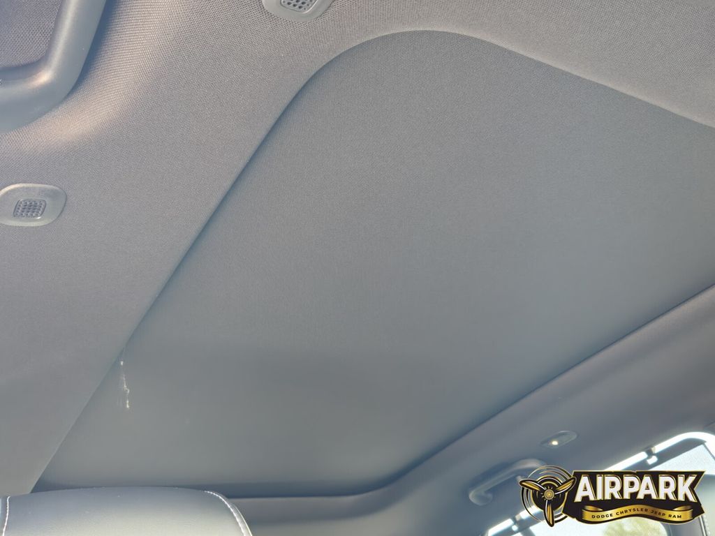 New 2025 Baltic Gray Jeep Overland image 11