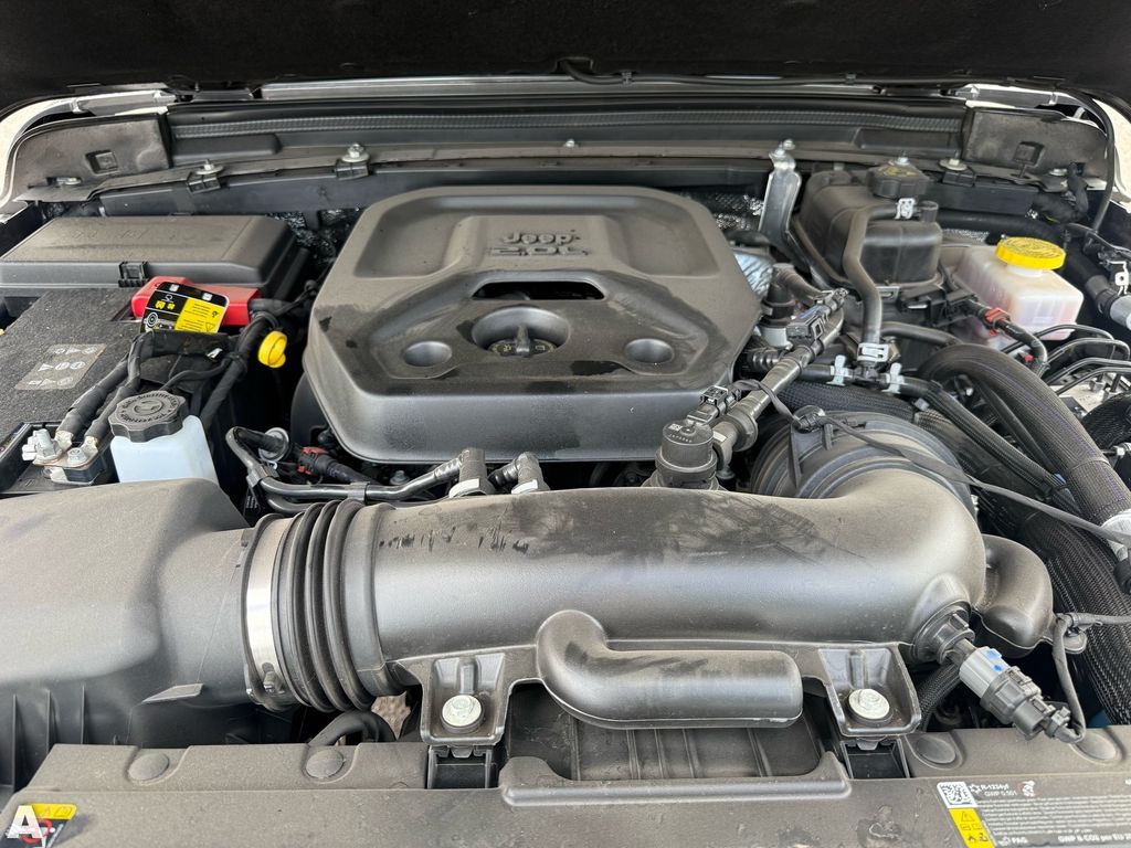 Used 2025 Granite Crystal Metallic Clearcoat Jeep Willys image 31