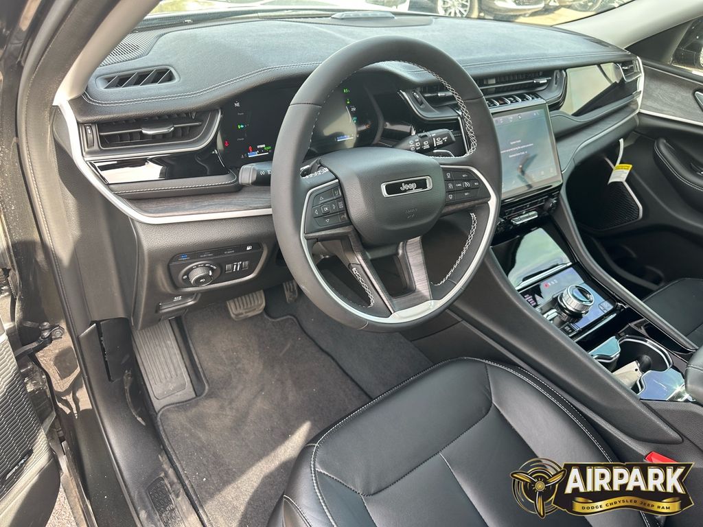 New 2023 Rocky Mountain Pearlcoat Jeep Base image 16