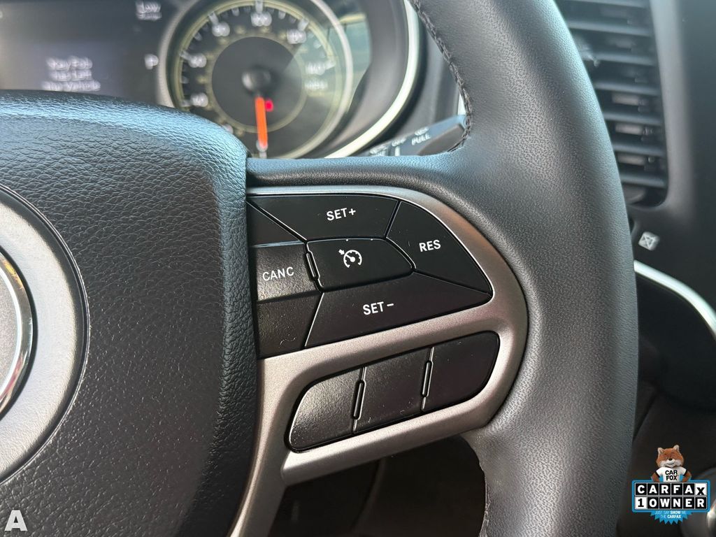 Used 2022 Bright White Clearcoat Jeep Latitude Lux image 17