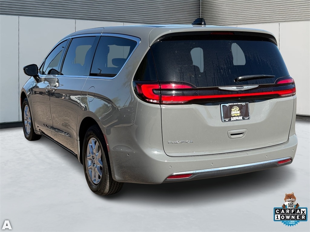 Used 2025 Chrysler Pacifica Select Minivan/Van