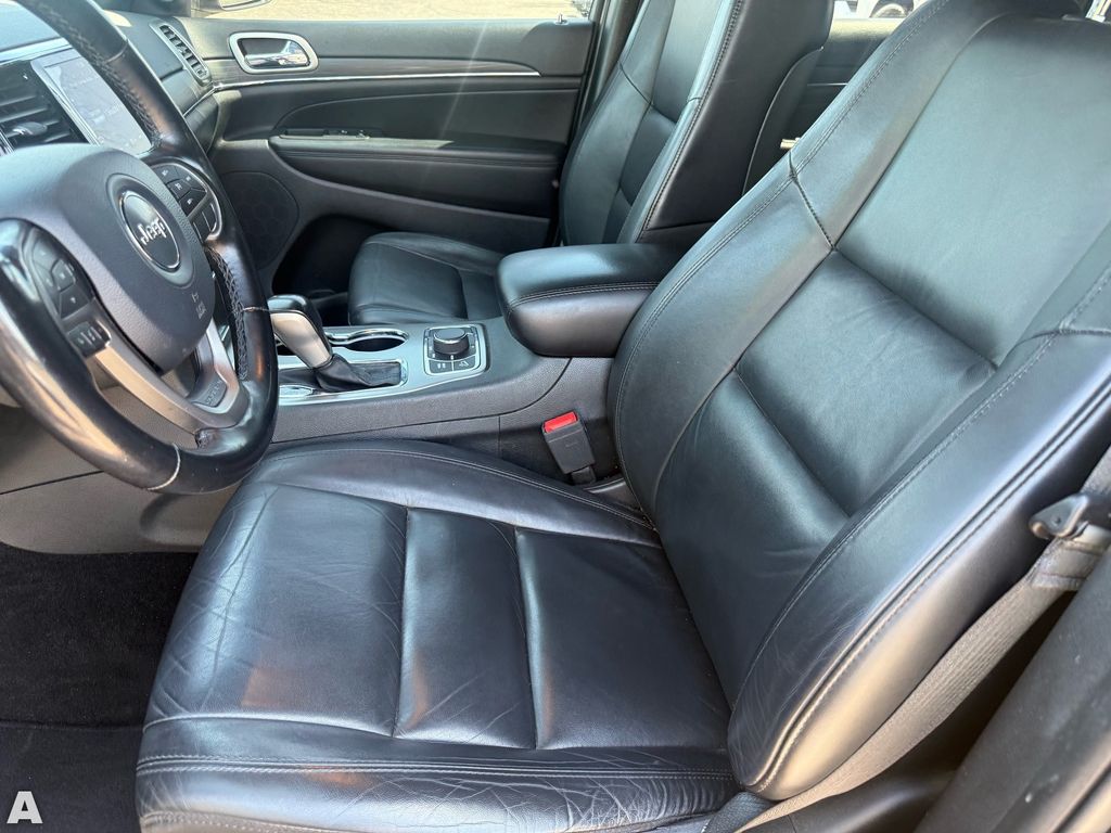 Used 2020 Diamond Black Crystal Pearlcoat Jeep Limited image 12