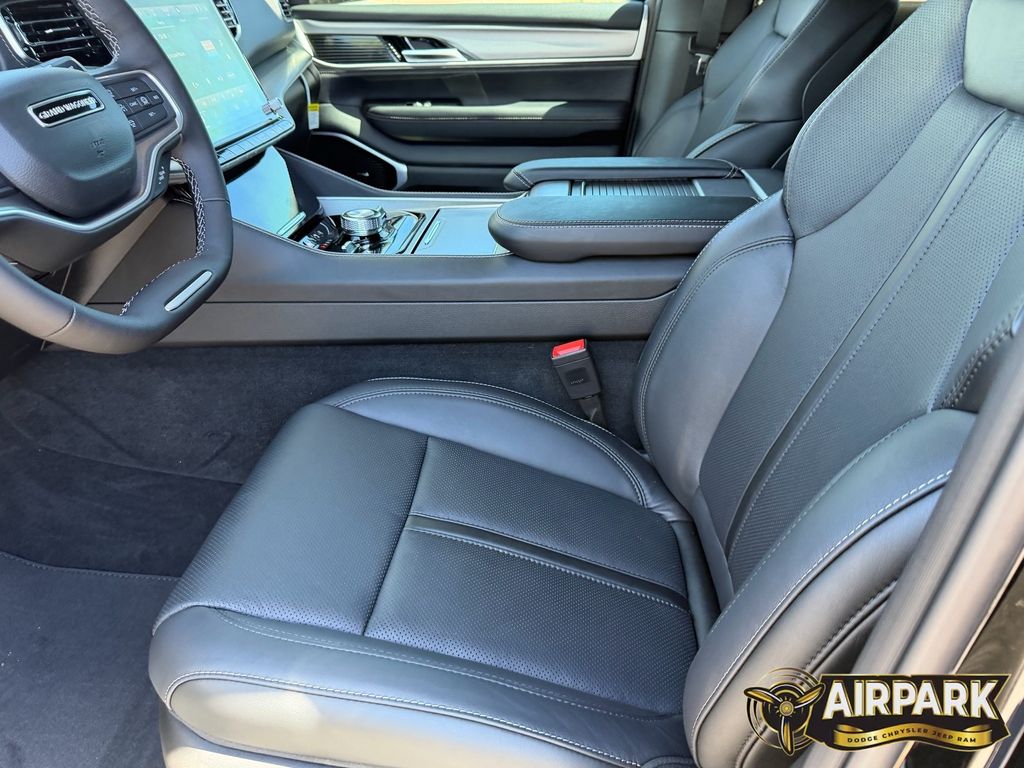 New 2026 High Gloss Black Jeep Limited image 19