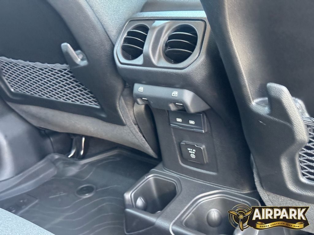 New 2025 Granite Crystal Jeep Rubicon image 13