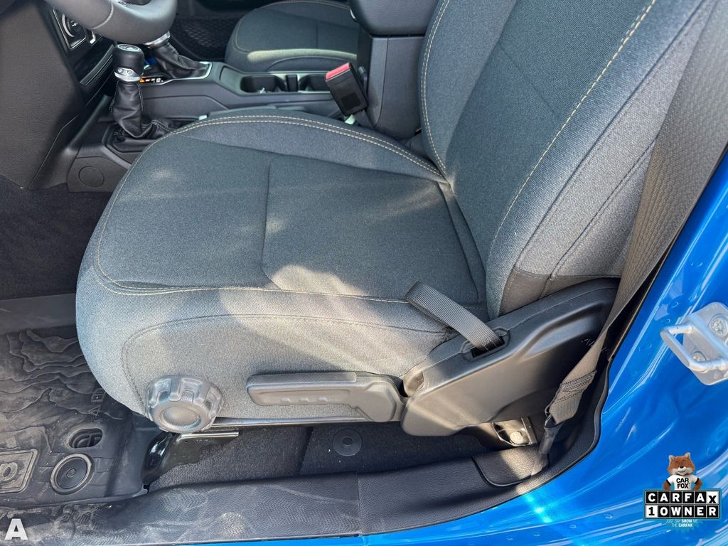 Used 2025 Hydro Blue Pearl Coat Jeep Sport S image 13