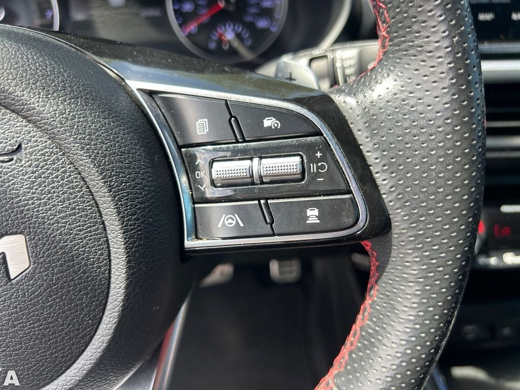 Used 2022 Currant Red Kia GT image 30