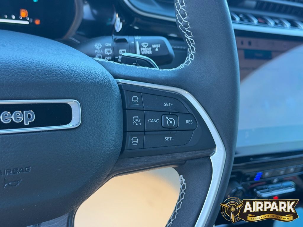 New 2023 Diamond Black Crystal Pearlcoat Jeep Base image 21