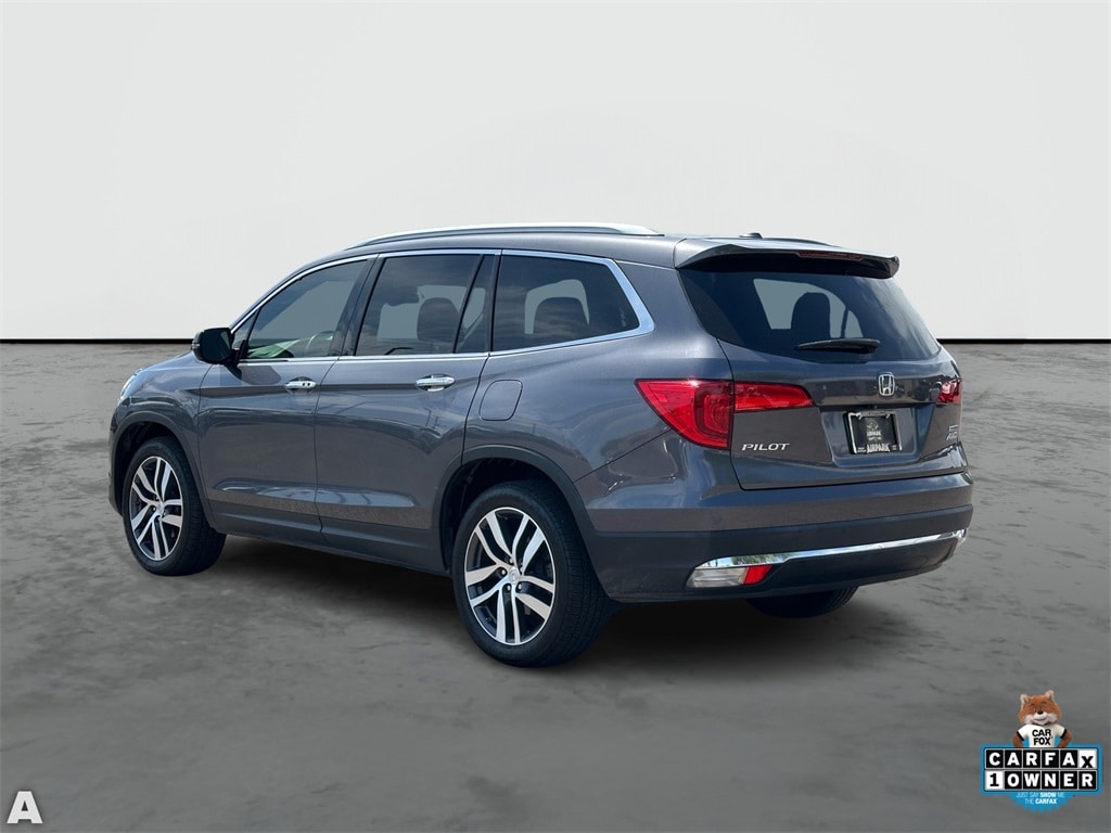 Image 4 of 2018 Honda Pilot Touring SUV