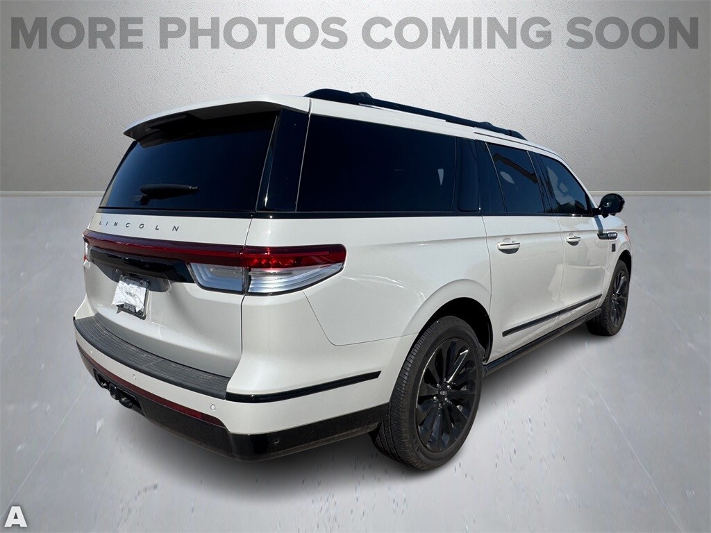 2022 Lincoln Navigator L Reserve photo 2