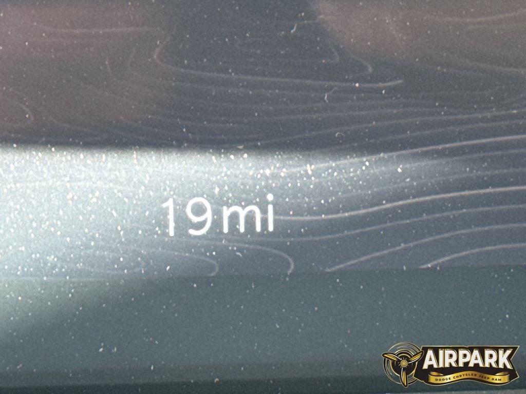 New 2026 Diamond Black Crystal Pearlcoat Jeep Laredo image 28
