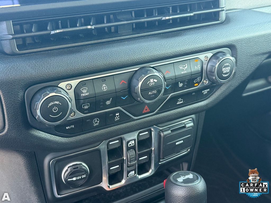 Used 2025 Hydro Blue Pearl Coat Jeep Sport S image 21