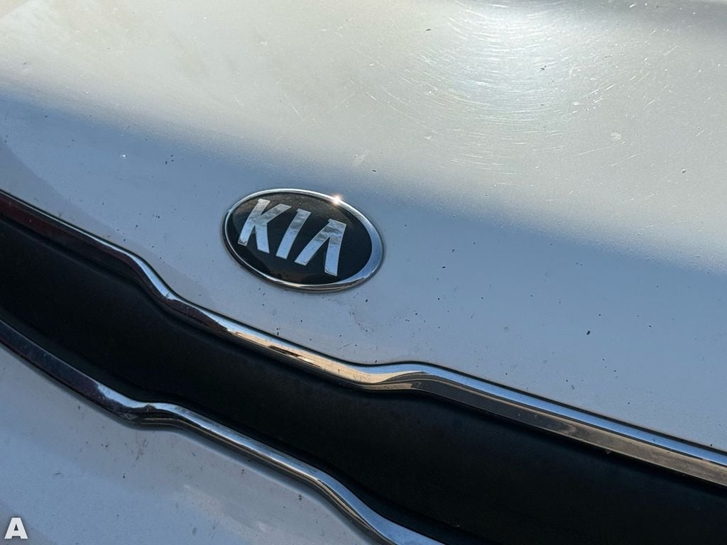 Used 2015 Cloud Kia Base image 7