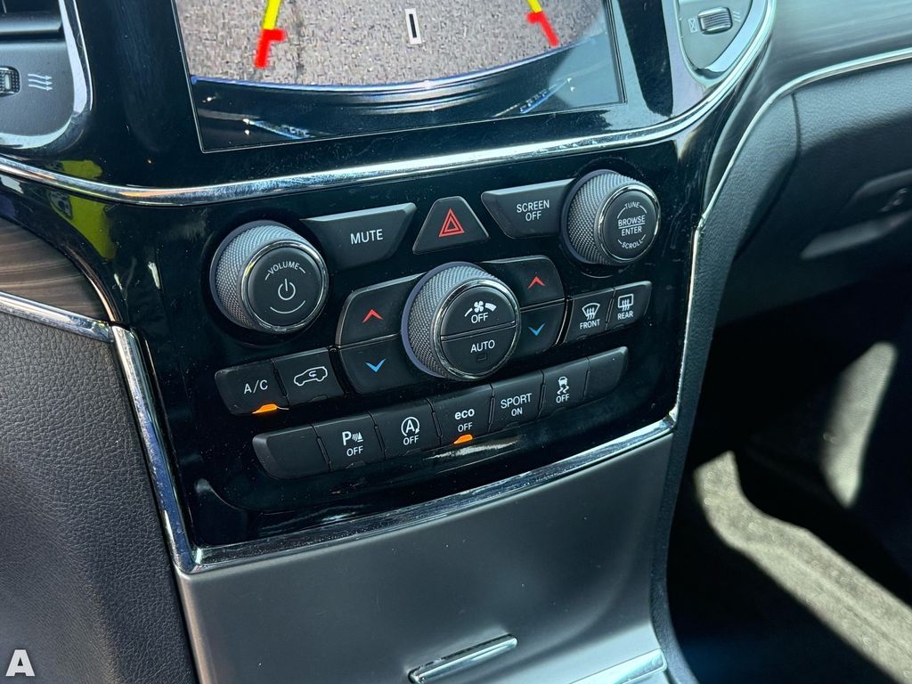 Used 2020 Diamond Black Crystal Pearlcoat Jeep Limited image 22