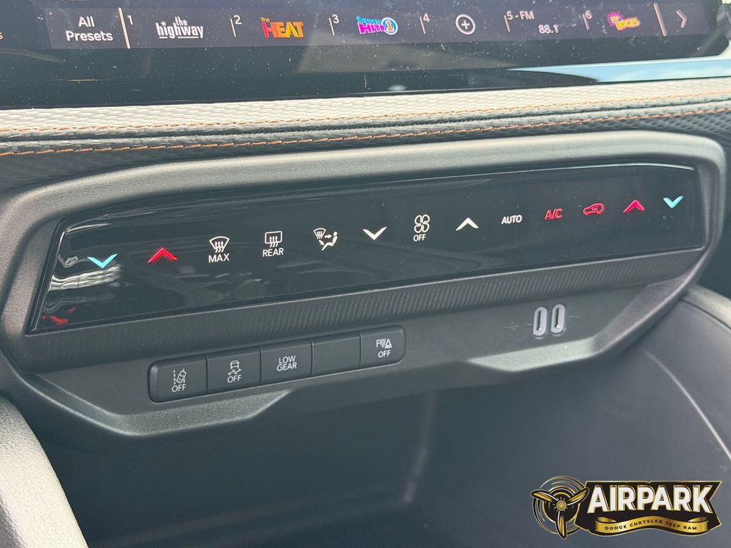 New 2026 Sting-Gray Jeep Laredo/Limited image 22