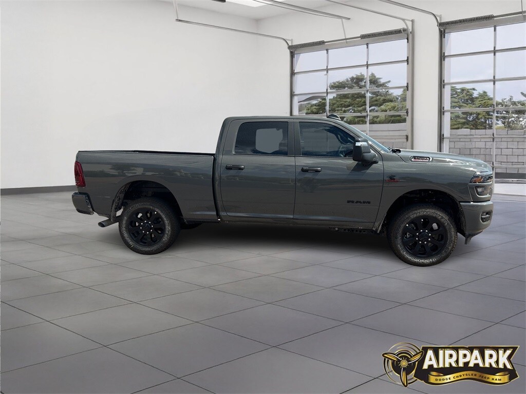 2026 Ram 3500 Big Horn photo 3