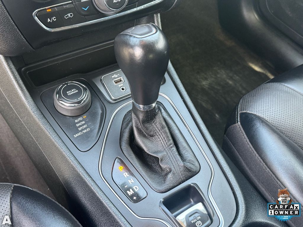 Used 2022 Bright White Clearcoat Jeep Latitude Lux image 24