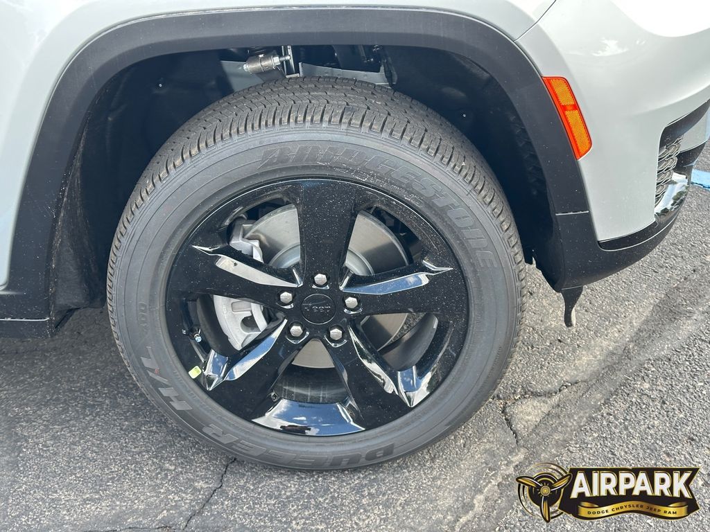 New 2025 Silver Zynith Jeep Laredo image 10