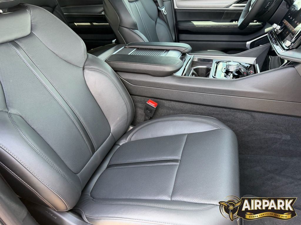 New 2026 High Gloss Black Jeep Limited image 11