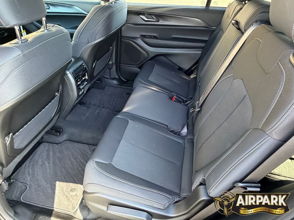 New 2025 Diamond Black Crystal Pearlcoat Jeep Laredo image 14