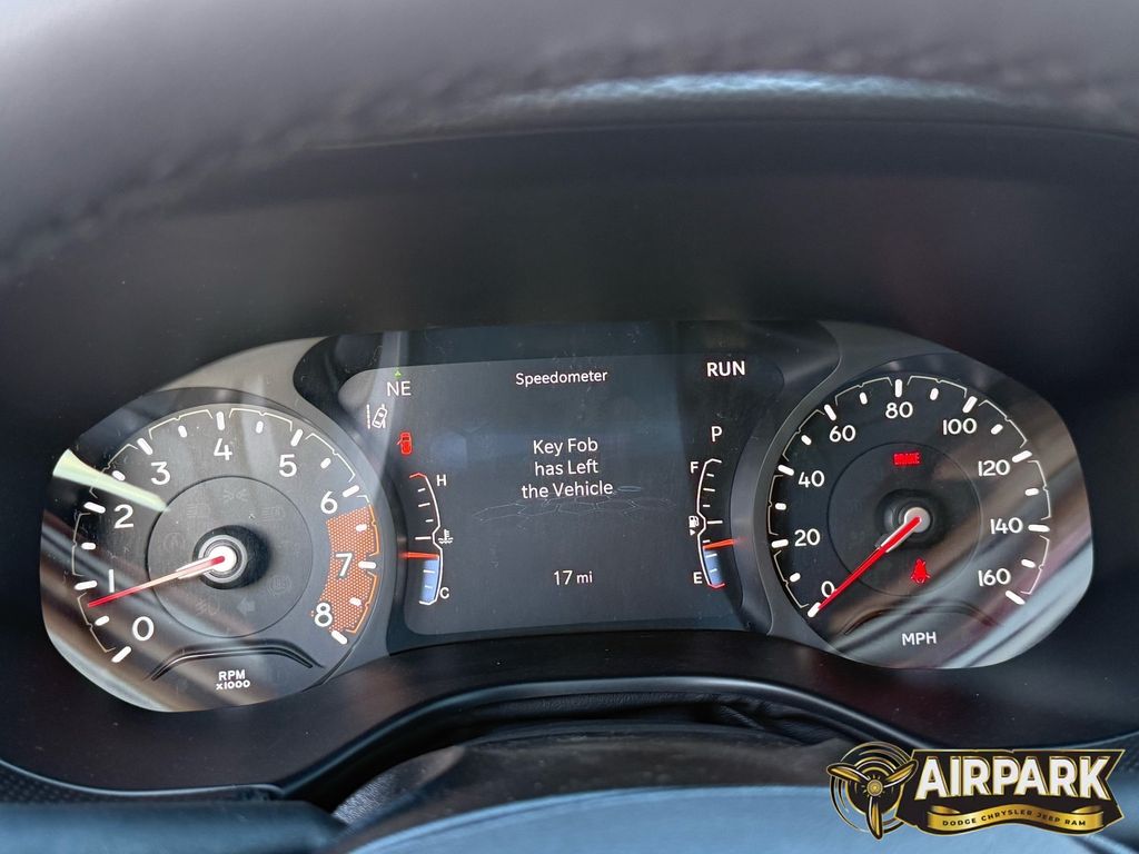 New 2026 Diamond Black Crystal Pearlcoat Jeep Latitude image 18