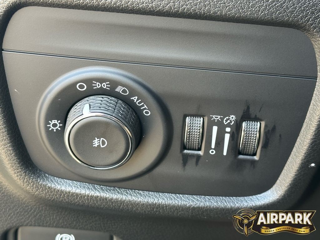 New 2025 Silver Zynith Jeep Overland image 23