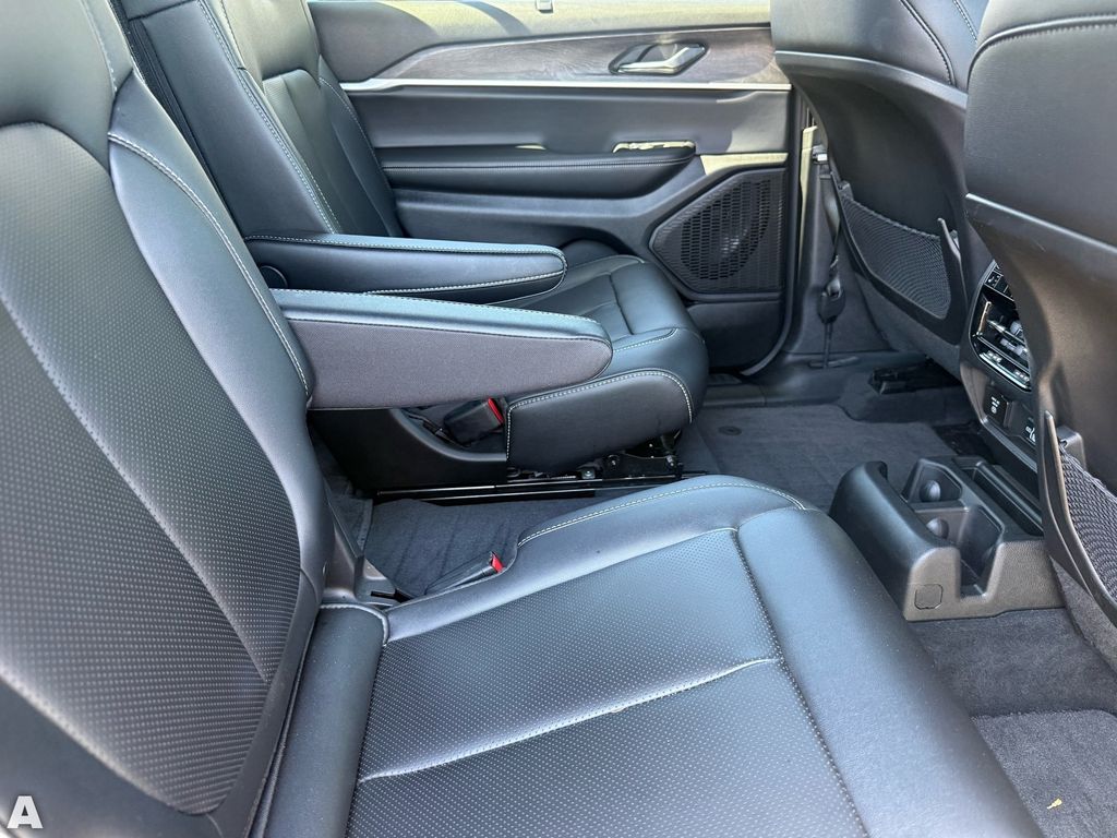 Used 2025 Silver Zynith Jeep Limited image 28