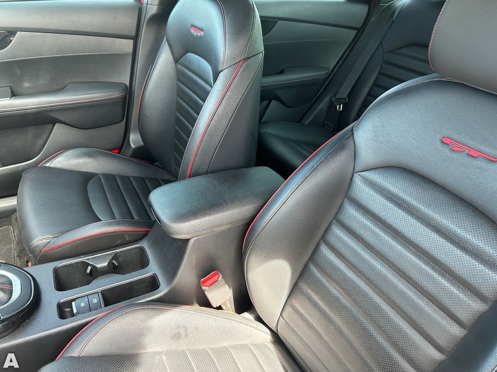 Used 2022 Currant Red Kia GT image 18