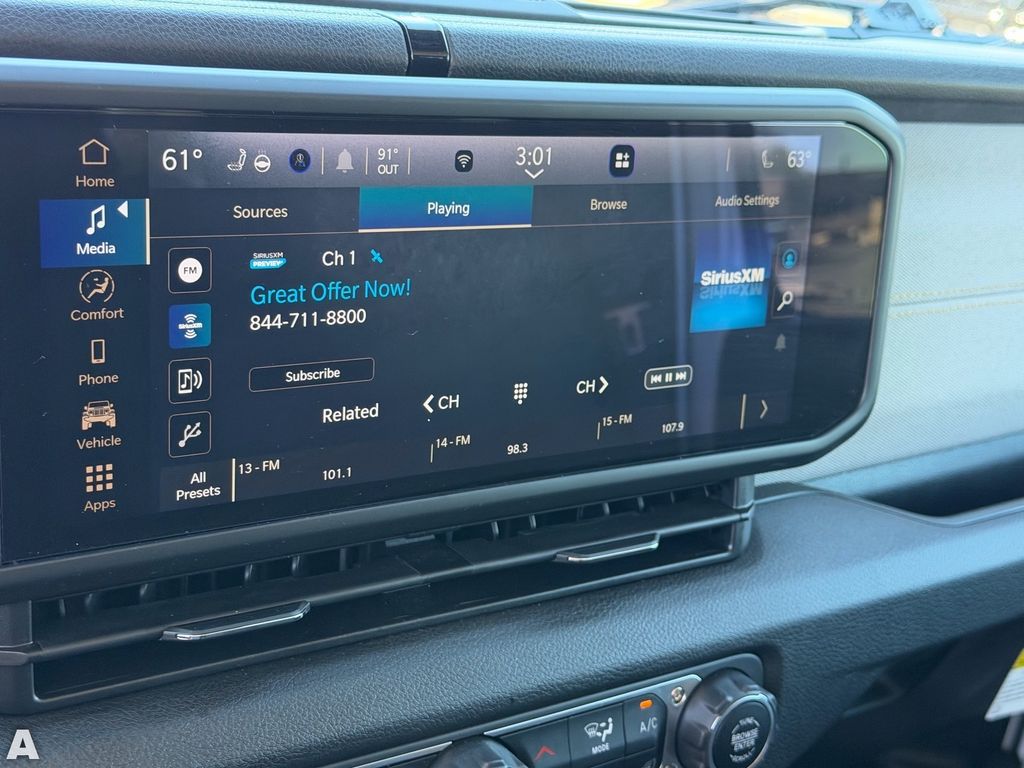 Used 2025 Bright White Clearcoat Jeep Sport S image 25