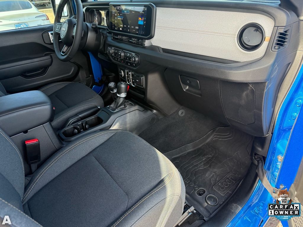 Used 2025 Hydro Blue Pearl Coat Jeep Sport S image 28