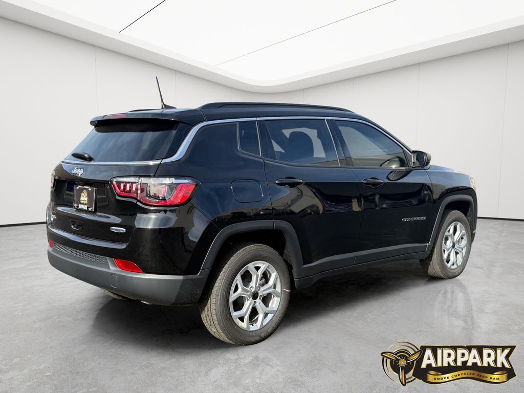 New 2026 Diamond Black Crystal Pearlcoat Jeep Latitude image 4
