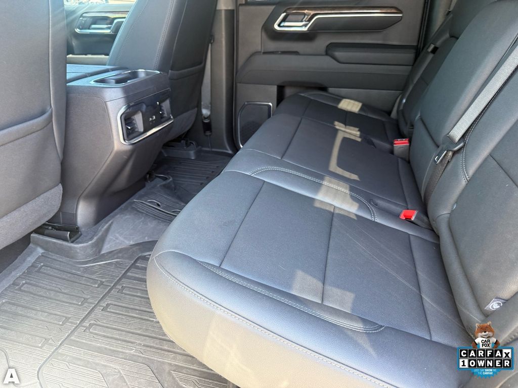 Used 2025 Onyx Black GMC Elevation image 26