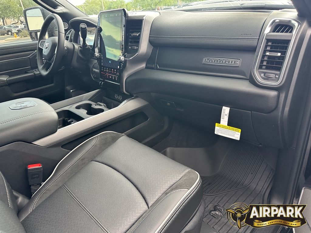 New 2026 Diamond Black Crystal Pearlcoat Ram Laramie image 11